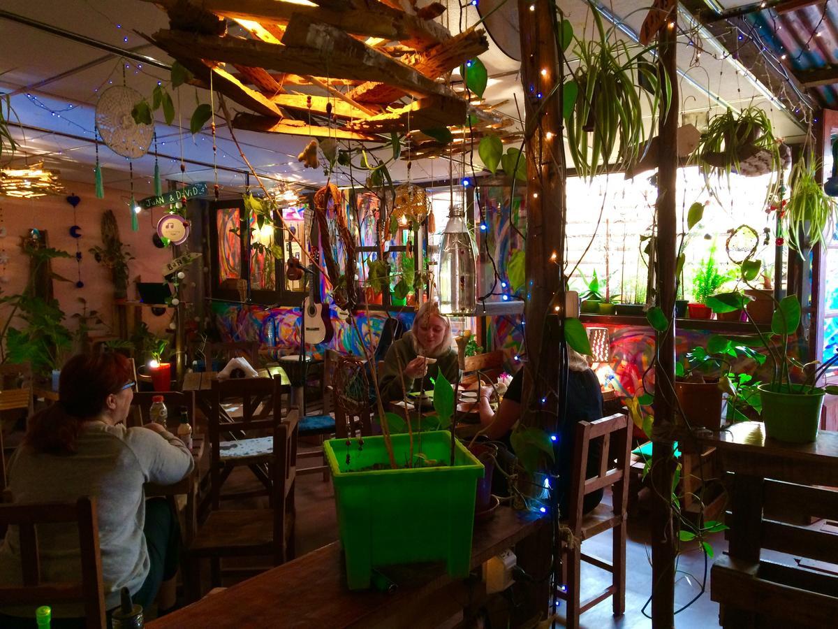 La Puerta Verde Hostel & Bar Умауака Экстерьер фото
