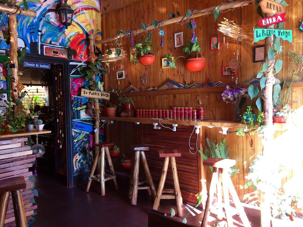 La Puerta Verde Hostel & Bar Умауака Экстерьер фото